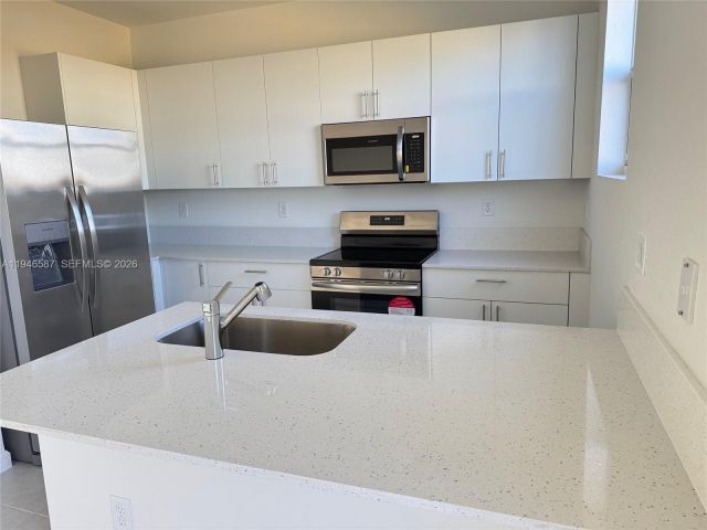 3-bedroom home for rent in Miami - 17953 SW 359 17953 - MondialRealty