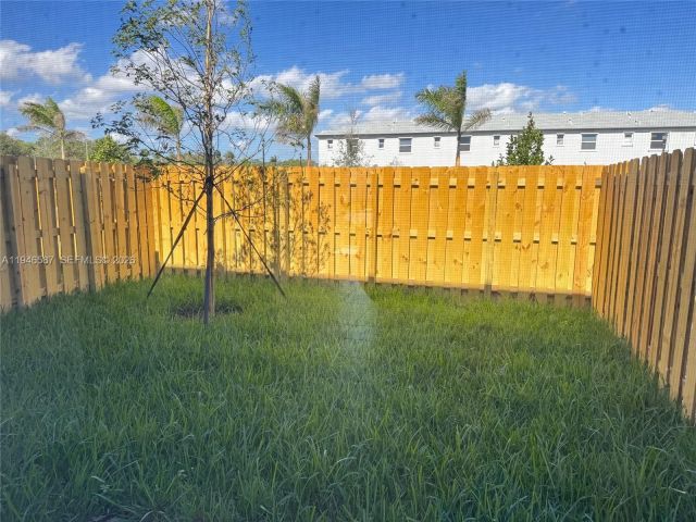3-bedroom home for rent in Miami - 17953 SW 359 17953 - MondialRealty