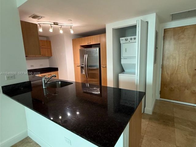 2-bedroom condo for rent in Miami - 350 S Miami Ave 2603 - MondialRealty