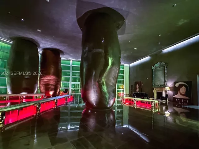 2-bedroom condo for sale in Miami - 465 Brickell Ave 5505 - MondialRealty