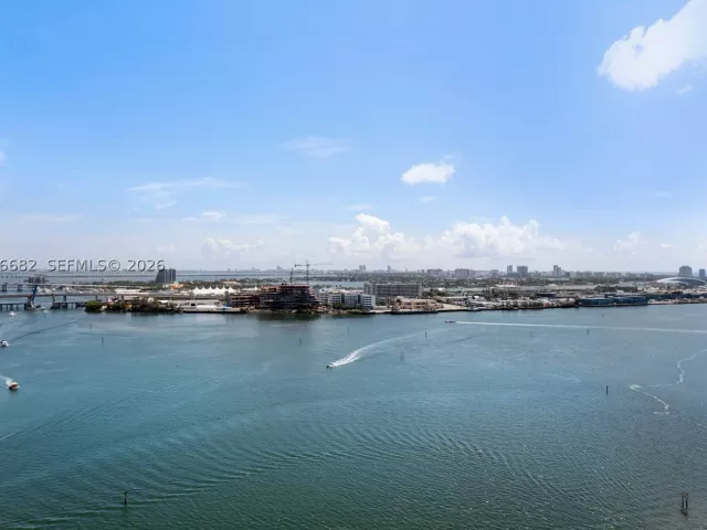 2-bedroom condo for sale in Miami - 465 Brickell Ave 5505 - MondialRealty