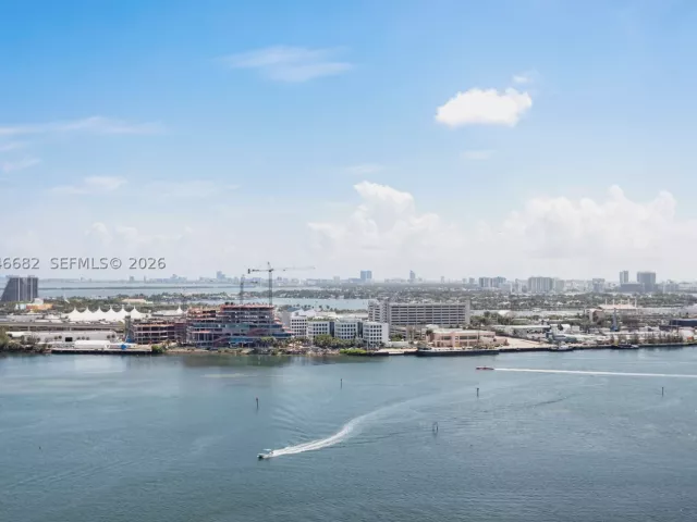 2-bedroom condo for sale in Miami - 465 Brickell Ave 5505 - MondialRealty