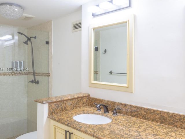 Apartment for rent  Unit #1116 - photo 7131730