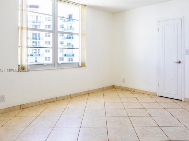 Apartment for rent  Unit #1116 - photo 7131736