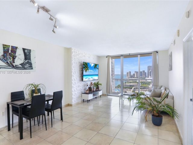1-bedroom condo for sale in Miami - 1750 N Bayshore Dr 3210 - MondialRealty