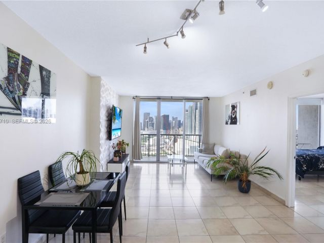 1-bedroom condo for sale in Miami - 1750 N Bayshore Dr 3210 - MondialRealty