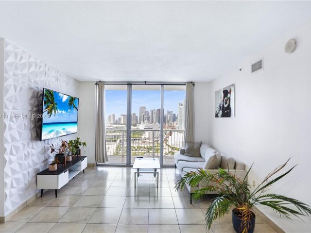 1-bedroom condo for sale in Miami - 1750 N Bayshore Dr 3210 - MondialRealty
