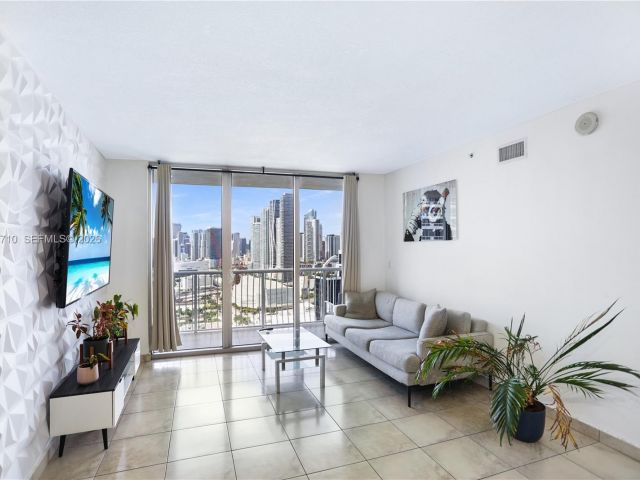 1-bedroom condo for sale in Miami - 1750 N Bayshore Dr 3210 - MondialRealty