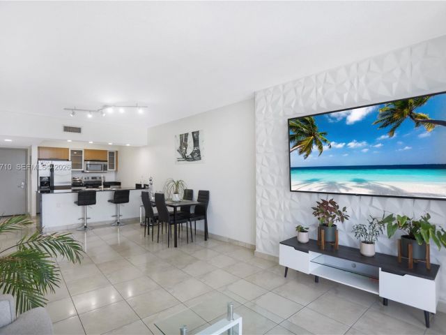 1-bedroom condo for sale in Miami - 1750 N Bayshore Dr 3210 - MondialRealty