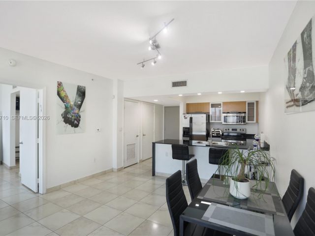 1-bedroom condo for sale in Miami - 1750 N Bayshore Dr 3210 - MondialRealty