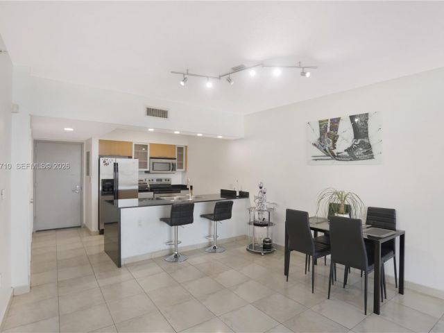 1-bedroom condo for sale in Miami - 1750 N Bayshore Dr 3210 - MondialRealty