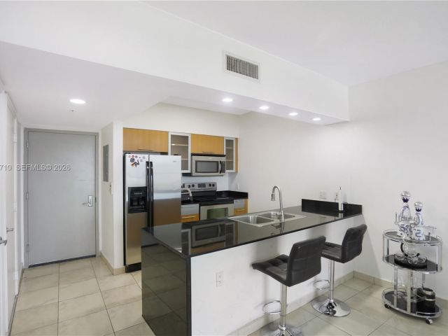 1-bedroom condo for sale in Miami - 1750 N Bayshore Dr 3210 - MondialRealty