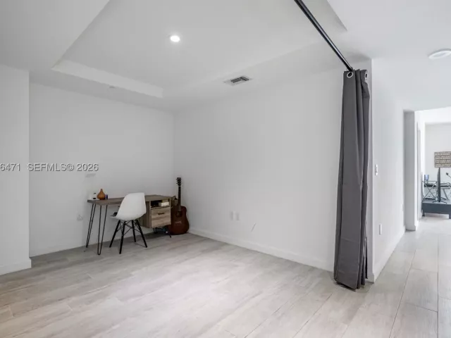 1-bedroom condo for sale in Miami - 45 SW 9th St 1205 - MondialRealty