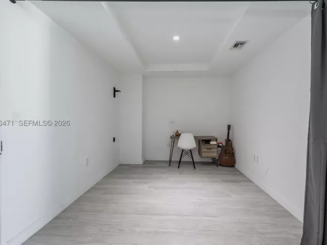 1-bedroom condo for sale in Miami - 45 SW 9th St 1205 - MondialRealty