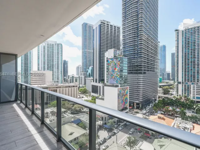1-bedroom condo for sale in Miami - 45 SW 9th St 1205 - MondialRealty