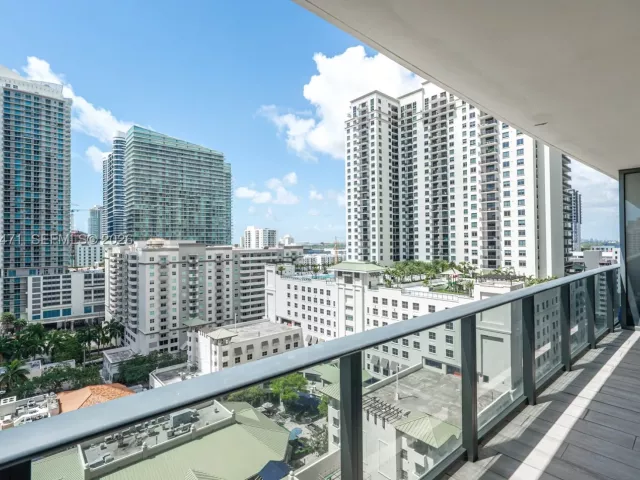 1-bedroom condo for sale in Miami - 45 SW 9th St 1205 - MondialRealty