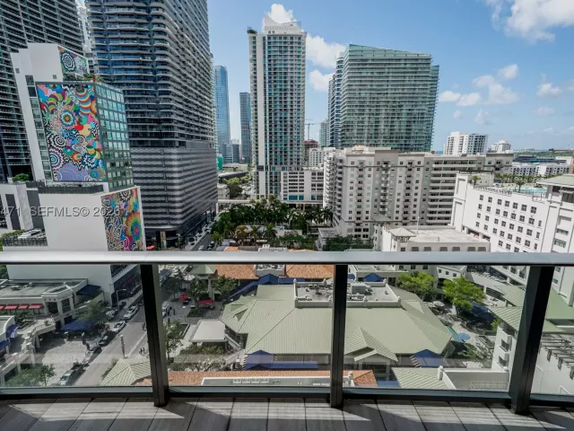 1-bedroom condo for sale in Miami - 45 SW 9th St 1205 - MondialRealty