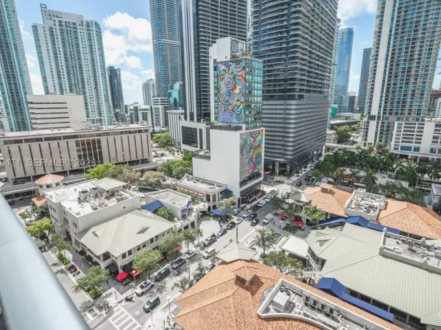1-bedroom condo for sale in Miami - 45 SW 9th St 1205 - MondialRealty
