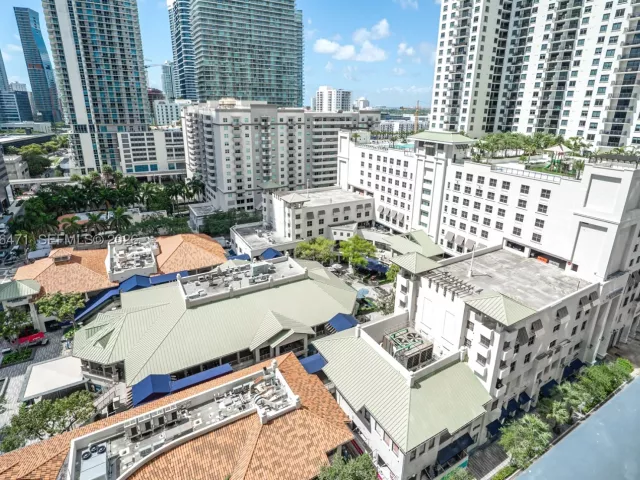 1-bedroom condo for sale in Miami - 45 SW 9th St 1205 - MondialRealty