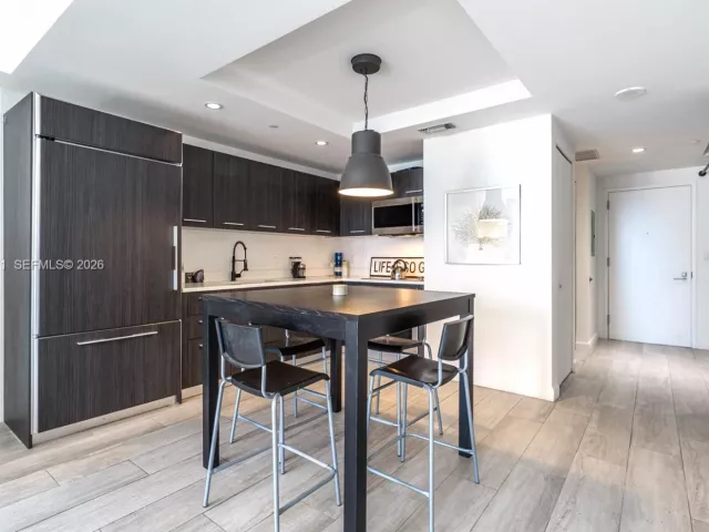 1-bedroom condo for sale in Miami - 45 SW 9th St 1205 - MondialRealty