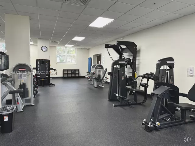 1-bedroom condo for sale in Hollywood - 3001 S Ocean Dr 1449 - MondialRealty