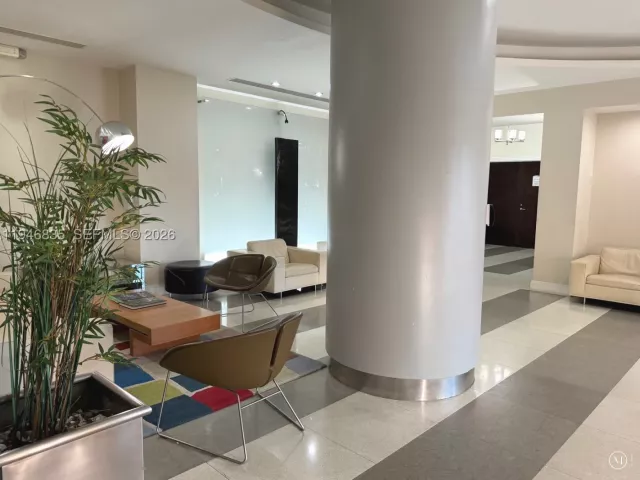 1-bedroom condo for sale in Hollywood - 3001 S Ocean Dr 1449 - MondialRealty
