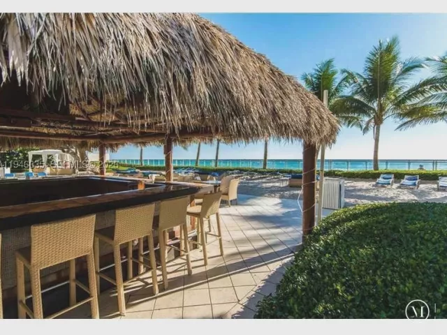 1-bedroom condo for sale in Hollywood - 3001 S Ocean Dr 1449 - MondialRealty