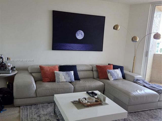 1-bedroom condo for sale in Aventura - 19501 W Country Club Dr 511 - MondialRealty