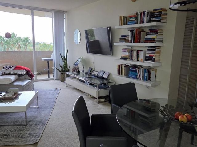 1-bedroom condo for sale in Aventura - 19501 W Country Club Dr 511 - MondialRealty