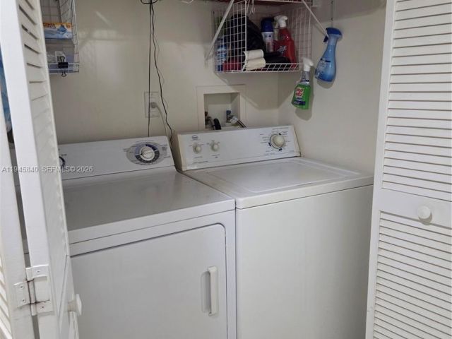 1-bedroom condo for sale in Aventura - 19501 W Country Club Dr 511 - MondialRealty