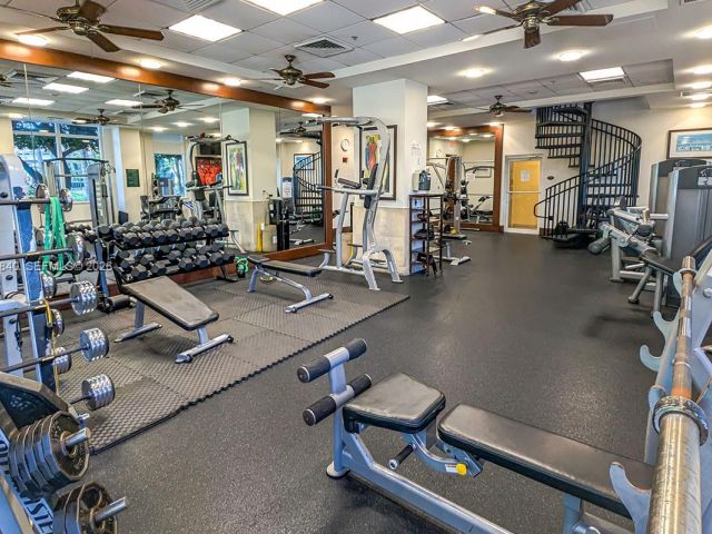 1-bedroom condo for sale in Aventura - 19501 W Country Club Dr 511 - MondialRealty