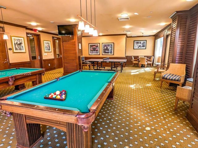 1-bedroom condo for sale in Aventura - 19501 W Country Club Dr 511 - MondialRealty