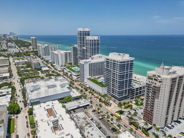 1-bedroom condo for sale in Miami Beach - 6801 Collins Ave 417 (404 Deed) - MondialRealty