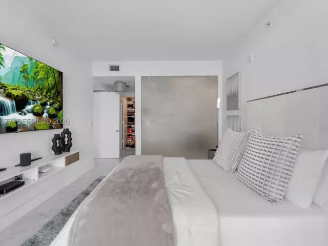 1-bedroom condo for sale in Miami - 460 NE 28th St 3002 - MondialRealty
