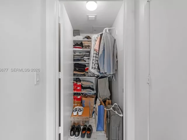 1-bedroom condo for sale in Miami - 460 NE 28th St 3002 - MondialRealty