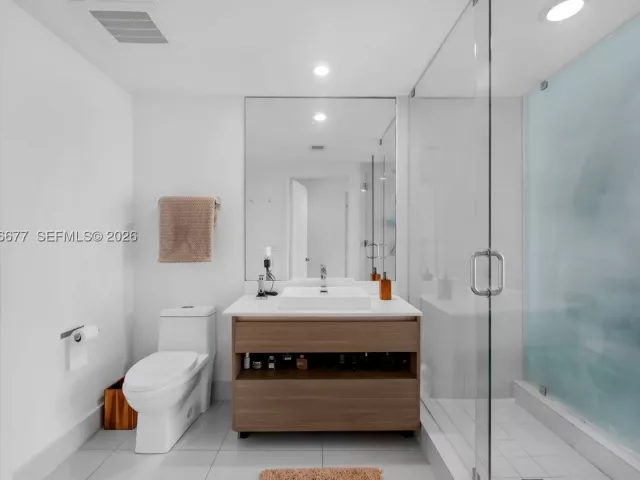 1-bedroom condo for sale in Miami - 460 NE 28th St 3002 - MondialRealty