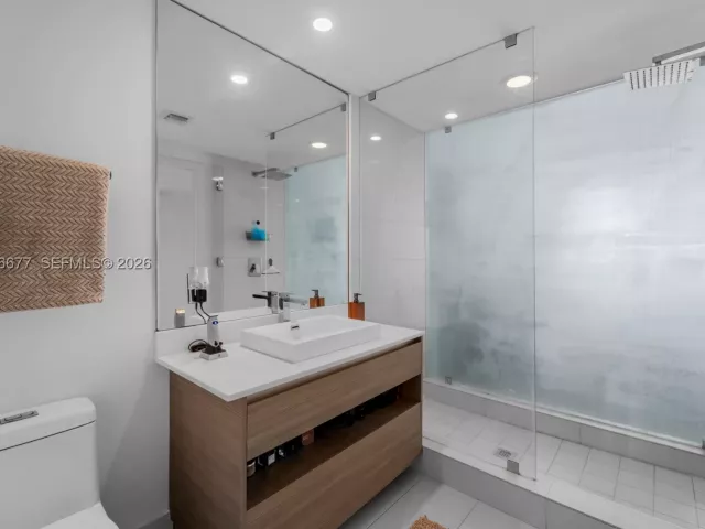 1-bedroom condo for sale in Miami - 460 NE 28th St 3002 - MondialRealty