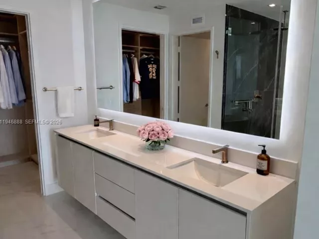 3-bedroom condo for sale in Miami - 700 NE 24TH 3105 - MondialRealty