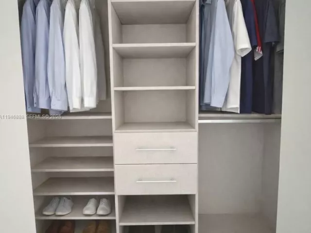 3-bedroom condo for sale in Miami - 700 NE 24TH 3105 - MondialRealty