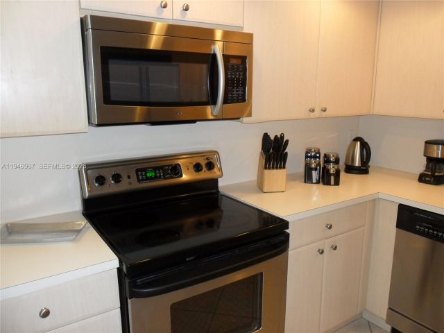 Apartment for rent  Unit #16C - photo 7501099