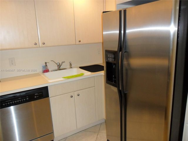 Apartment for rent  Unit #16C - photo 7501100