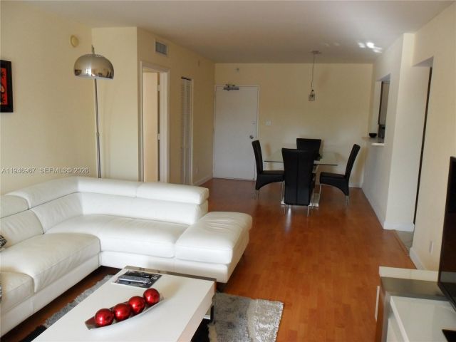 Apartment for rent  Unit #16C - photo 7501102