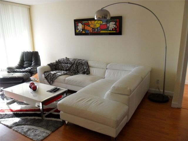 Apartment for rent  Unit #16C - photo 7501103