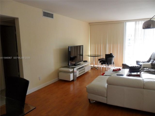 Apartment for rent  Unit #16C - photo 7501104