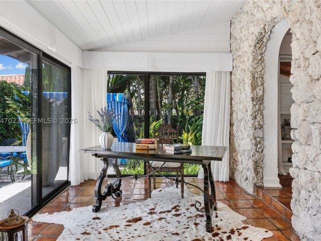 4-bedroom home for rent in Miami Beach - 56 S Hibiscus Dr - MondialRealty