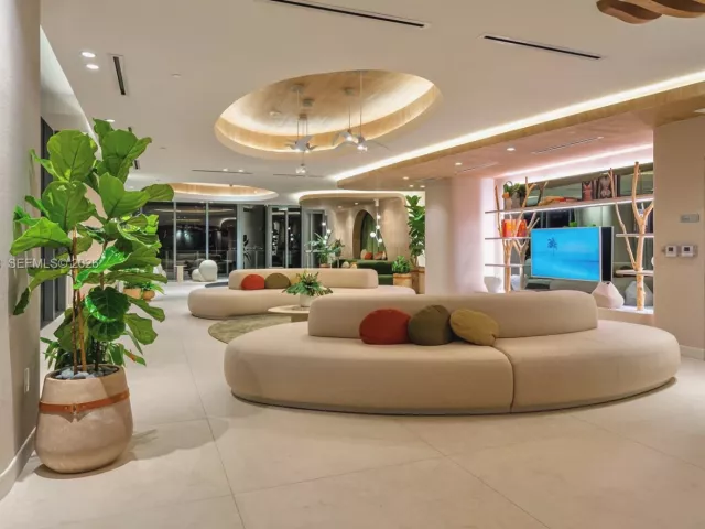 4-bedroom condo for rent in Miami - 700 NE 24th Street 1601 - MondialRealty