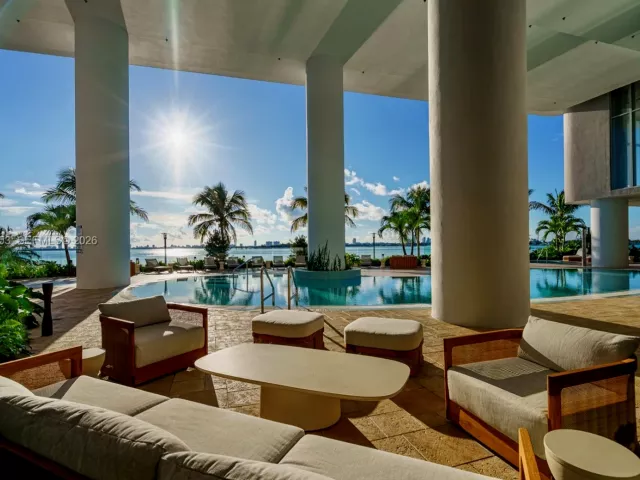 4-bedroom condo for rent in Miami - 700 NE 24th Street 1601 - MondialRealty