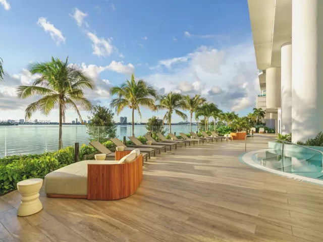 4-bedroom condo for rent in Miami - 700 NE 24th Street 1601 - MondialRealty