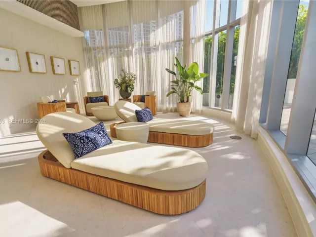 4-bedroom condo for rent in Miami - 700 NE 24th Street 1601 - MondialRealty