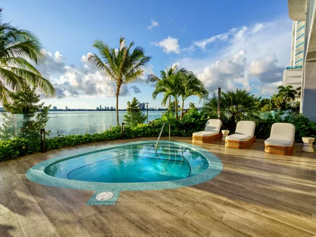 4-bedroom condo for rent in Miami - 700 NE 24th Street 1601 - MondialRealty